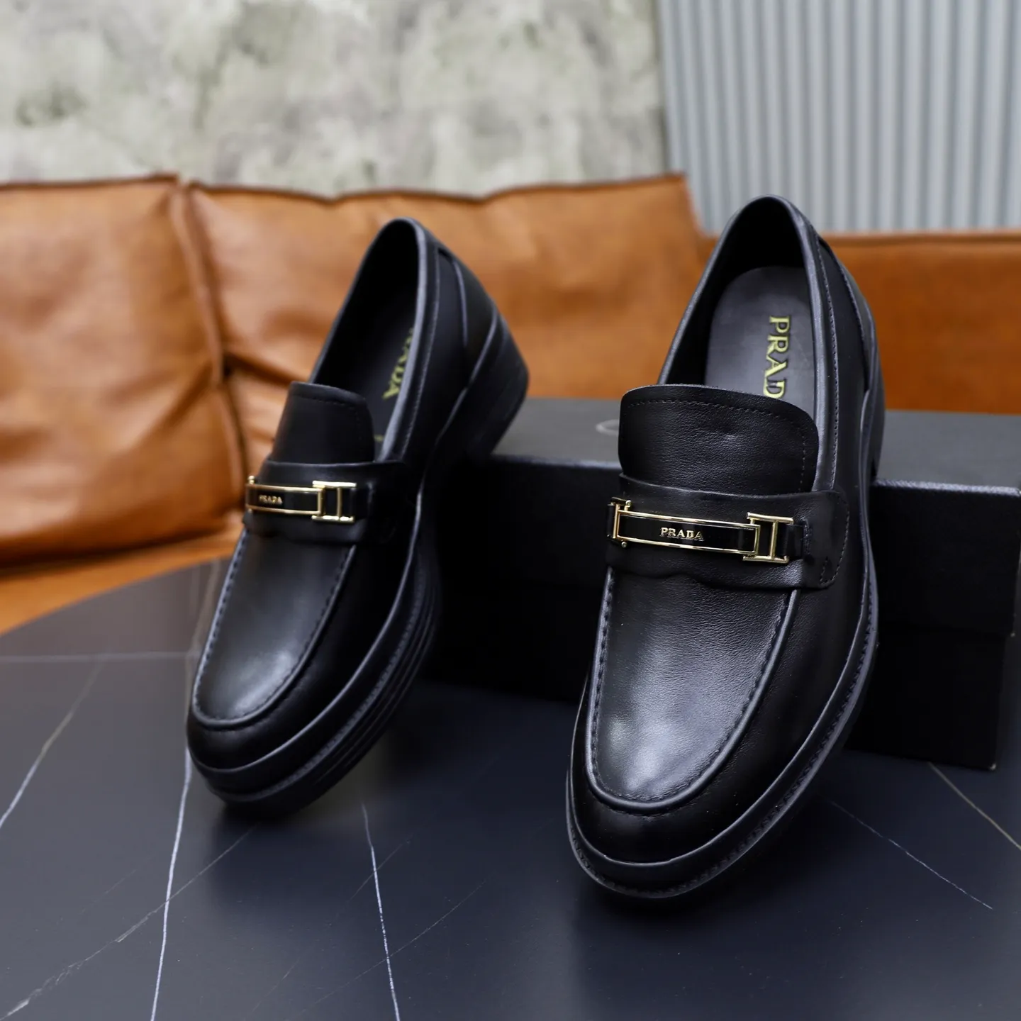Men's shoes: 540💰🙅‍♂️🙅‍♂️🙅‍♂️ Brand: PRADA Standard code: Men's code 38-44 (45 can be customized) Grade: Same style as the official website Original order quality Material: Original cowhide surface Comfortable sheepskin lining Original outsole Style category: Men's fashionable casual leather shoes Distinguished big-name luxury elements Top luxury Color: actual picture color